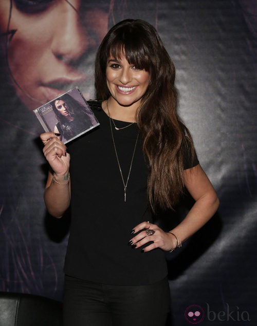Lea Michele en su primera firma de discos tras el lanzamiento de 'Louder'