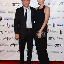 Sean Penn y Charlize Theron en una fiesta post Oscar 2014
