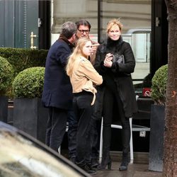 Melanie Griffith y Stella Banderas en París
