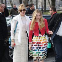 Melanie Griffith y Stella Banderas en la Semana de la Moda de Paris 2014