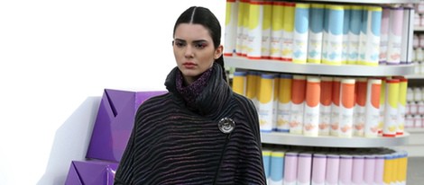Kendall Jenner desfilando para Chanel en la Paris Fashion Week