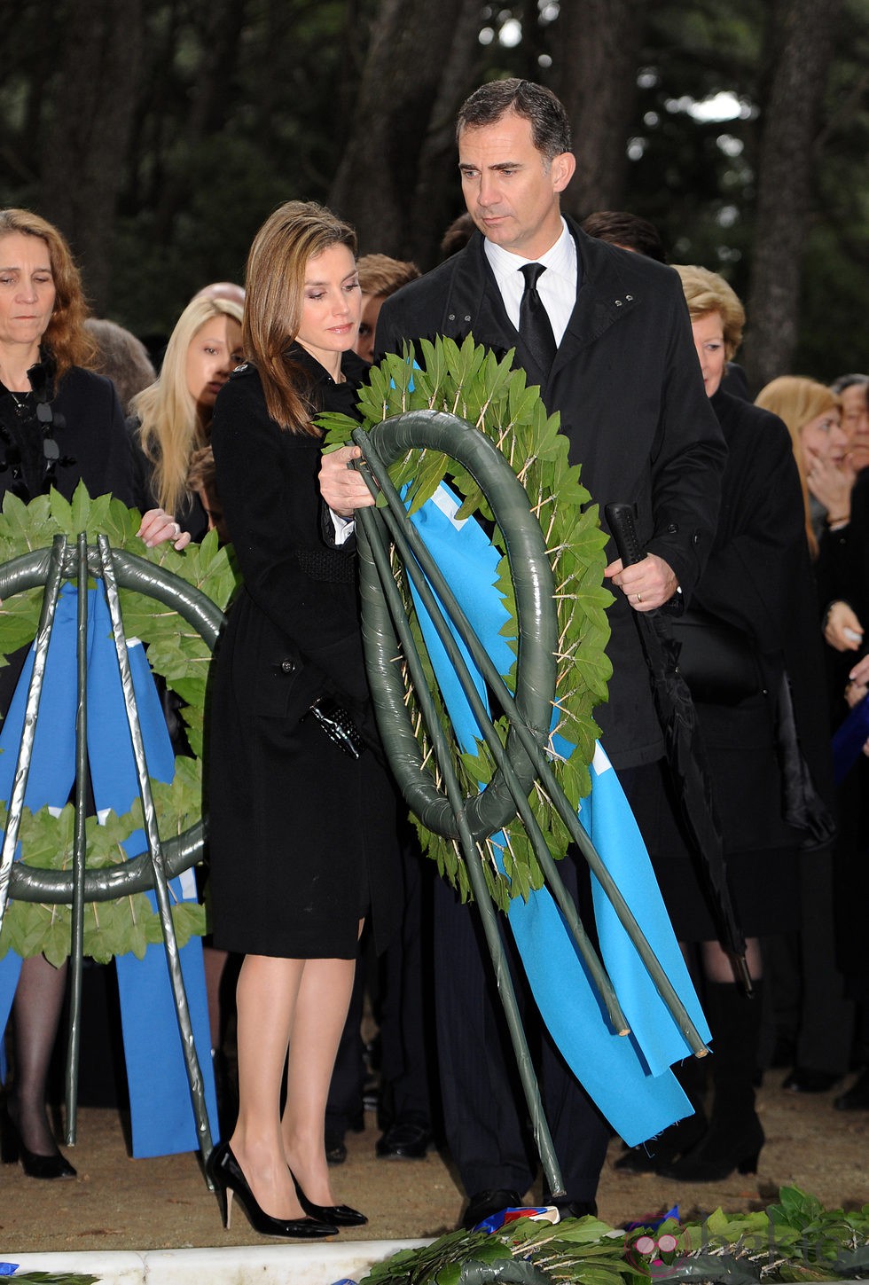 Los Príncipes Felipe y Letizia en el funeral en memoria del Rey Pablo de Grecia
