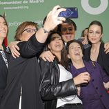 Ignacio González junto a las galardonadas con el premio otorgado por la Comunidad de Madrid con motivo Día Internacional de la Mujer