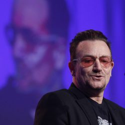 Bono durante su intervención en el congreso del Partido Popular Europeo en Dublín