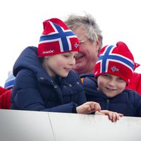 Ingrid Alexandra y Sverre Magnus de Noruega en el salto de esquí de Holmenkollen 2014