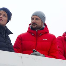 Marius Borg, Haakon de Noruega y el Rey Harald en el salto de esquí de Holmenkollen 2014