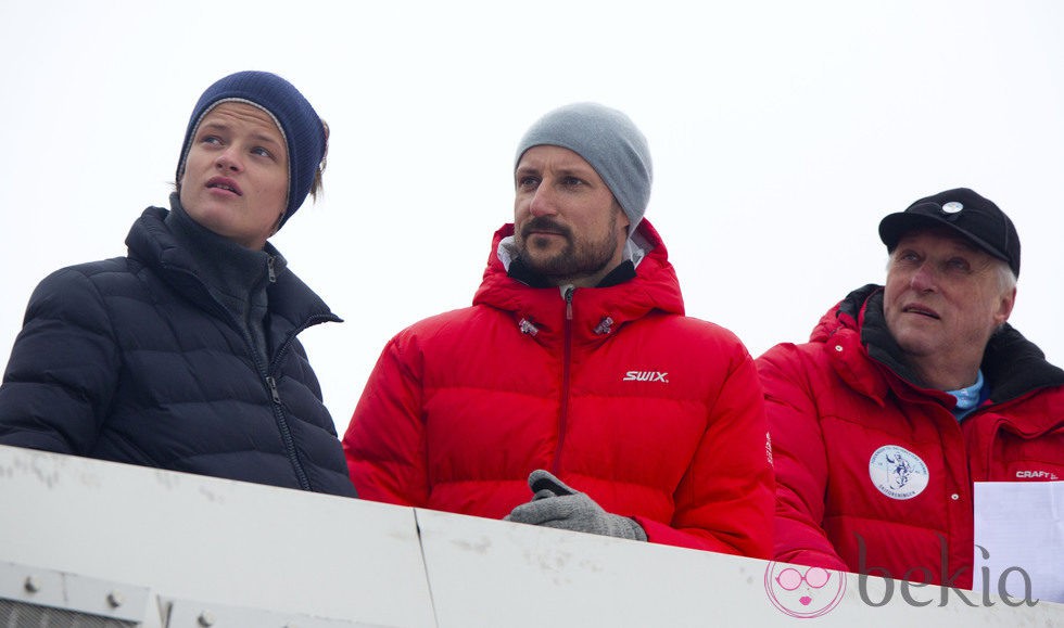 Marius Borg, Haakon de Noruega y el Rey Harald en el salto de esquí de Holmenkollen 2014