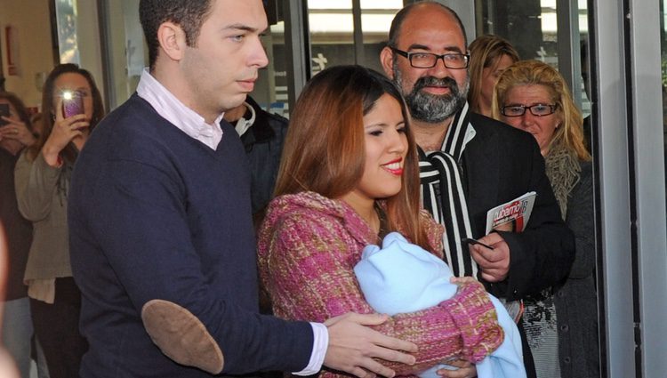 Chabelita Pantoja y Alberto Isla abandonan el hospital con su primer hijo
