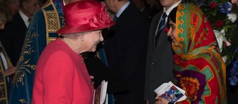 La Reina Isabel charla con Malala Yousafzai en el Día de la Commonwealth 2014