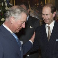 El Príncipe Carlos felicita por su 50 cumpleaños al Príncipe Eduardo en el Día de la Commonwealth