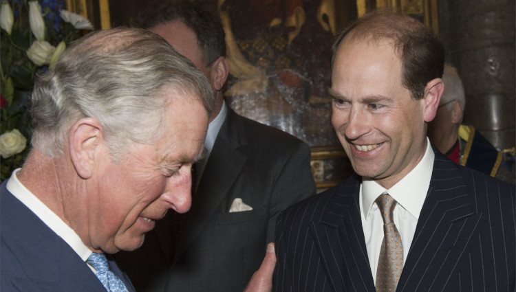 El Príncipe Carlos felicita por su 50 cumpleaños al Príncipe Eduardo en el Día de la Commonwealth