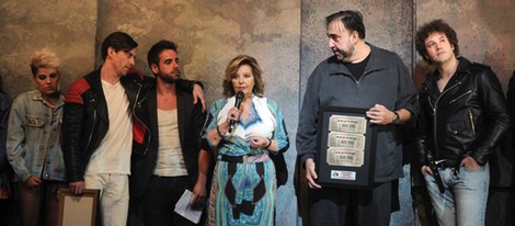 María Teresa Campos celebra con Adrián Lastra, Daniel Diges y Angy el éxito de 'Hoy no me puedo levantar'
