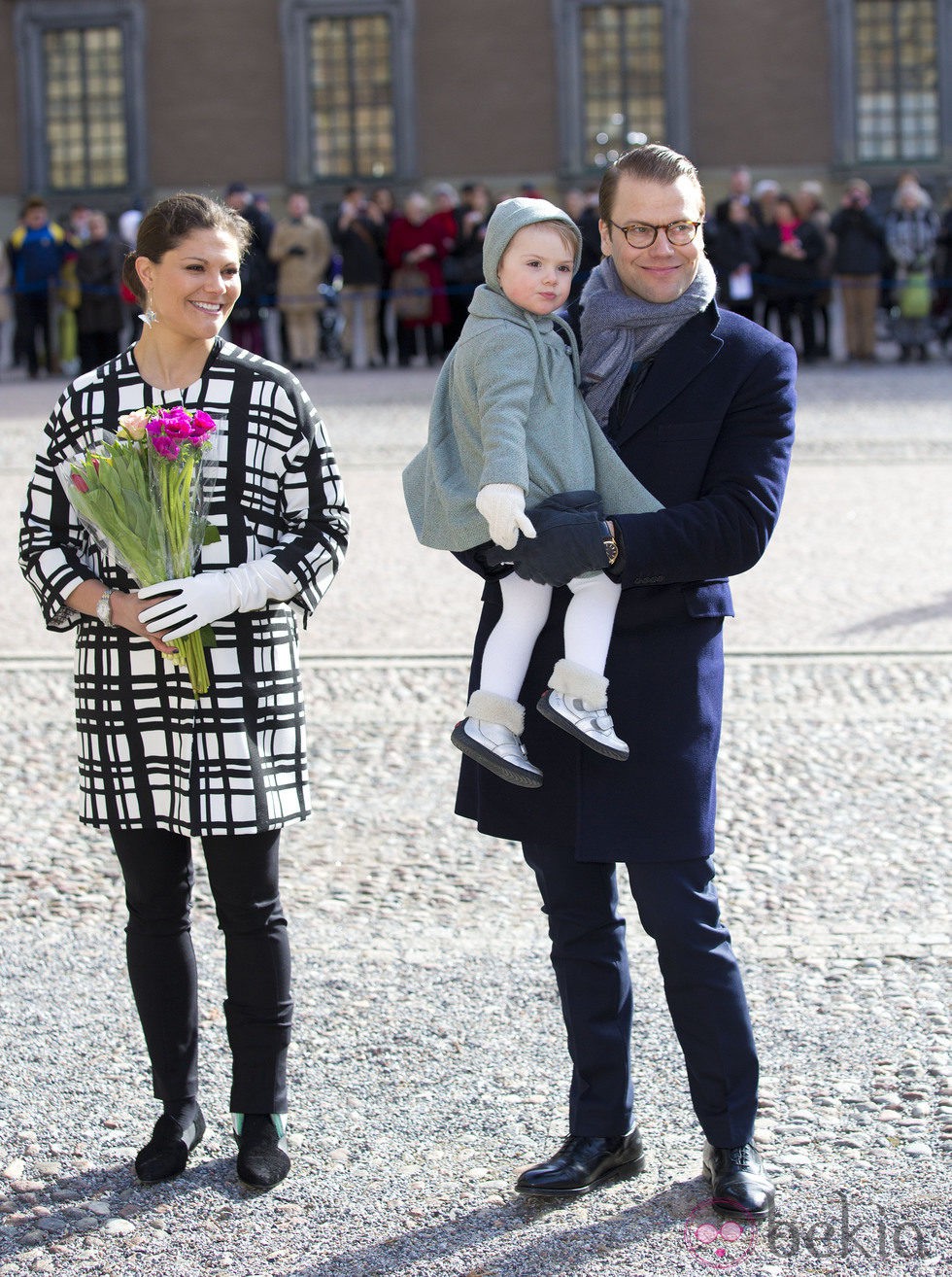 Victoria de Suecia con el Príncipe Daniel y la Princesa Estela en el Día de la Princesa Heredera