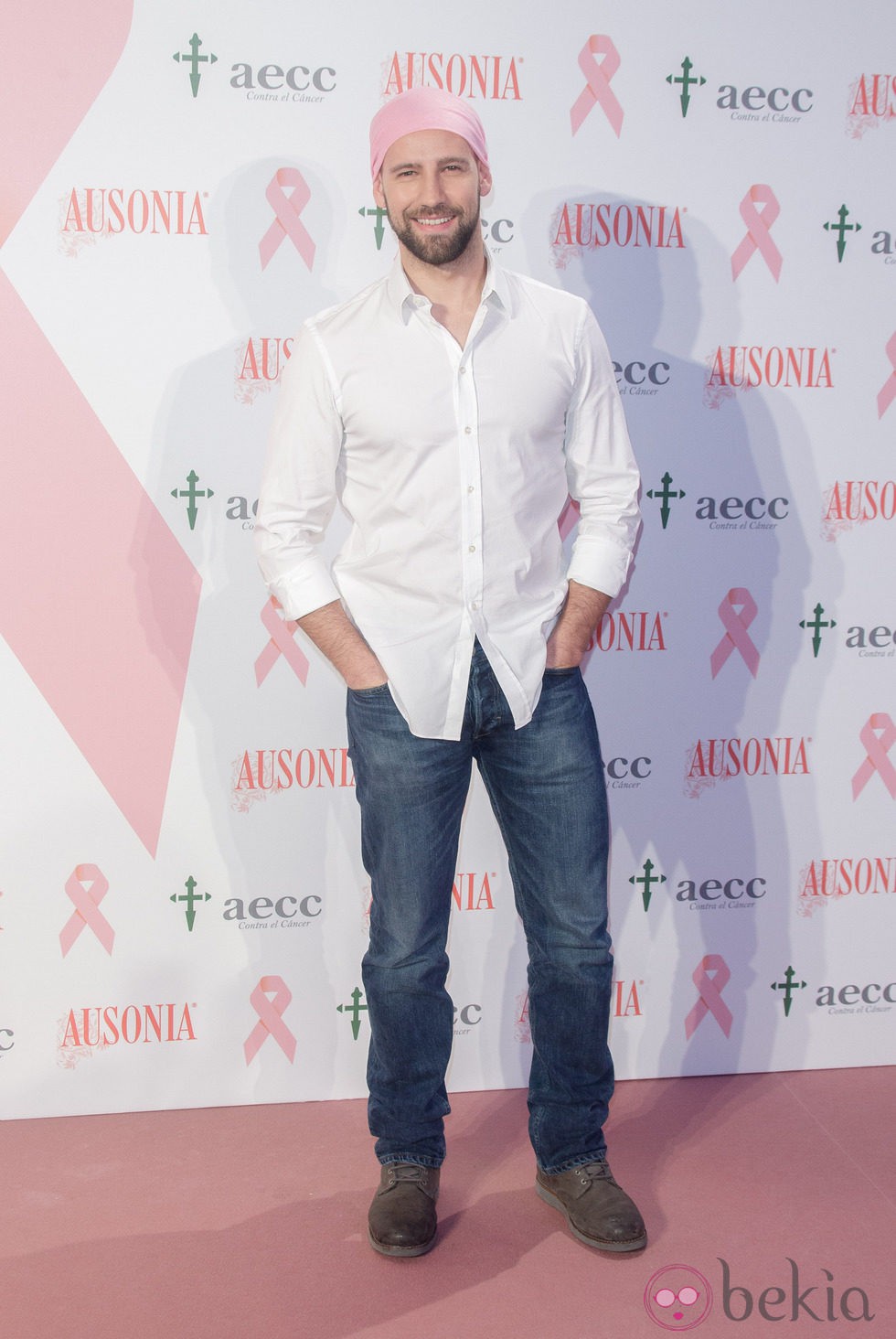 Gonzalo Miró en la campaña de lucha contra el cáncer de mama 2014