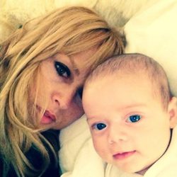 Rachel Zoe y su hijo Kaius Jagger haciendo un 'selfie'
