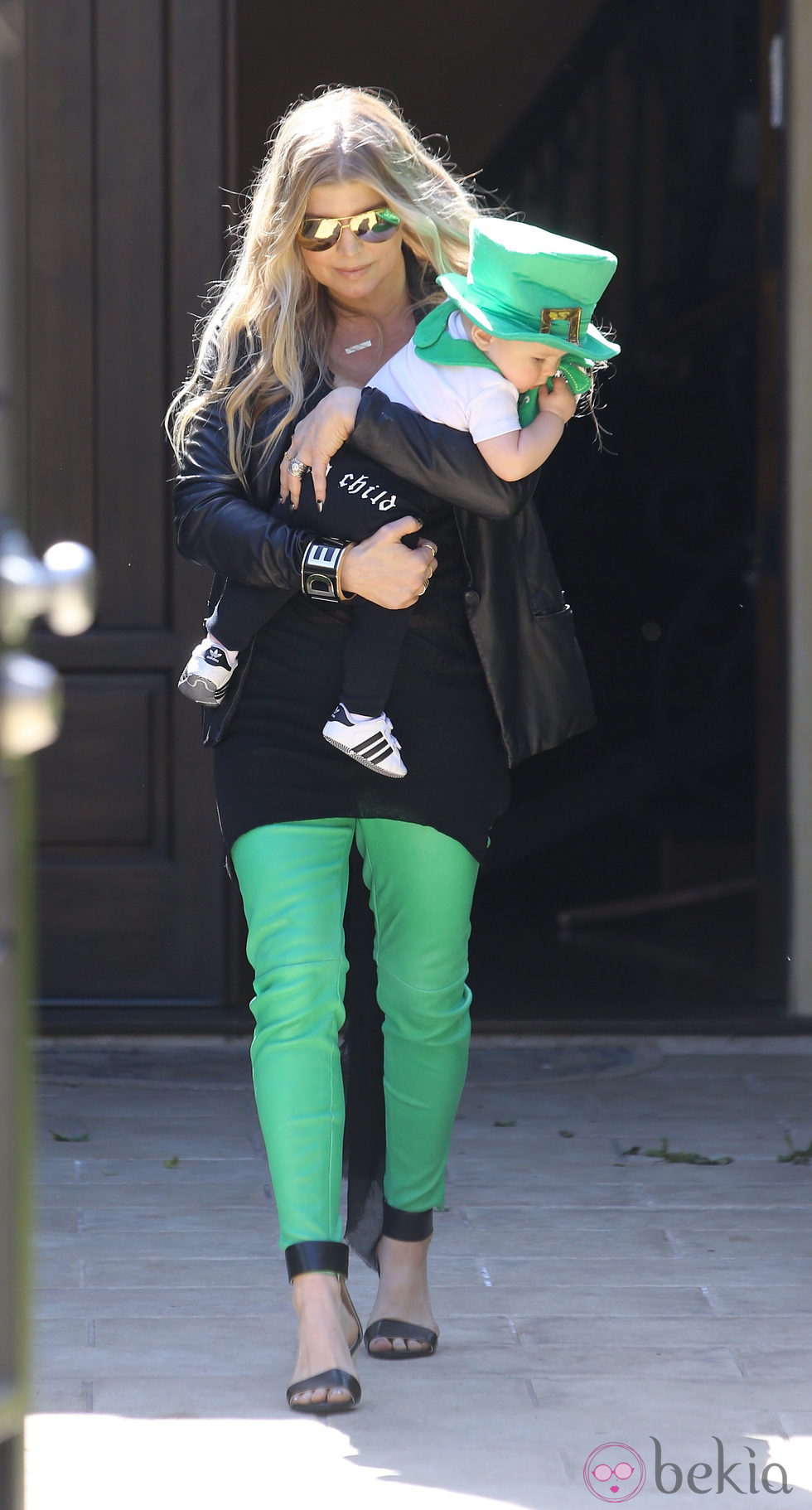 Fergie celebrando San Patricio 2014 con su hijo Axl