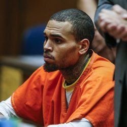 Chris Brown ante el juez tras violar la libertad condicional