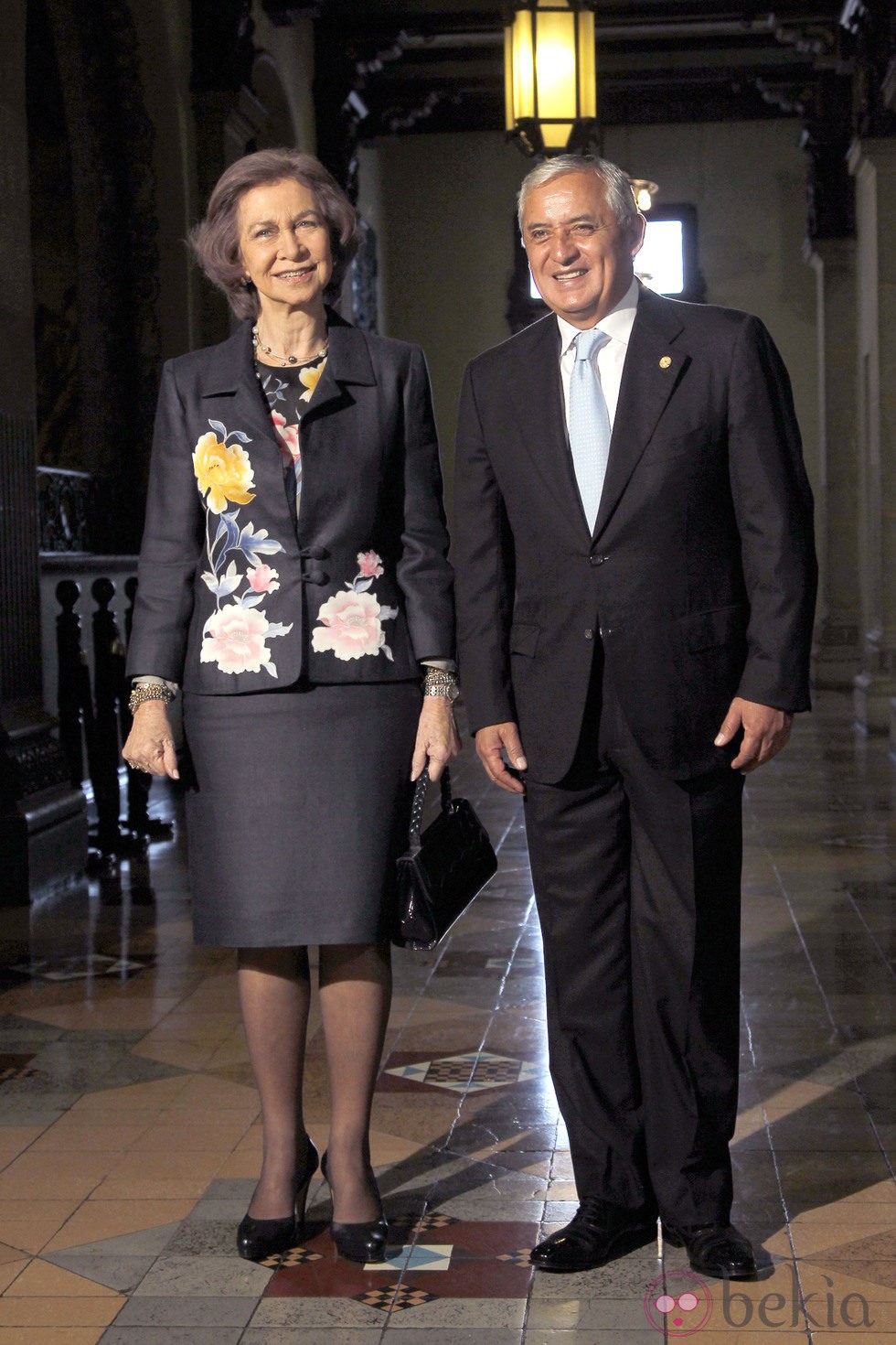 La Reina Sofía con el presidente de Guatemala
