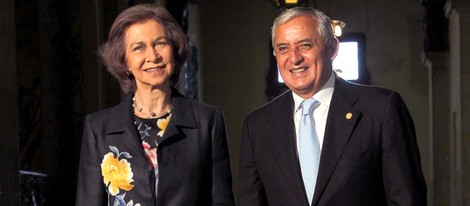 La Reina Sofía con el presidente de Guatemala