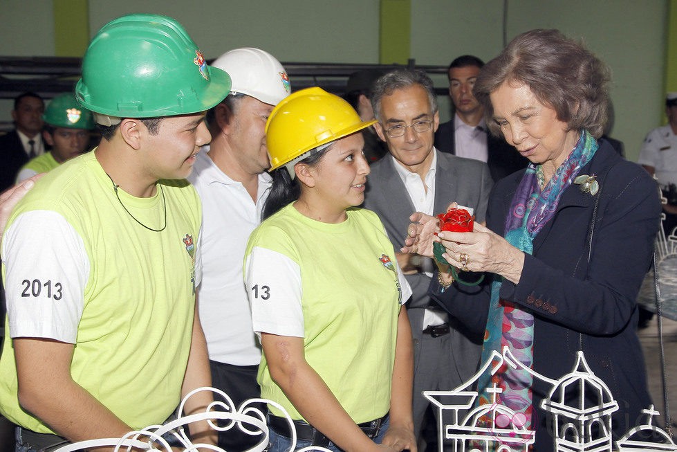 La Reina Sofía visita una escuela taller en Guatemala