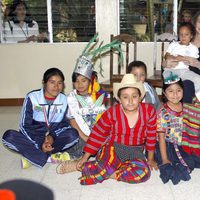 La Reina Sofía con los niños del proyectos de las Hermanas Carmelitas