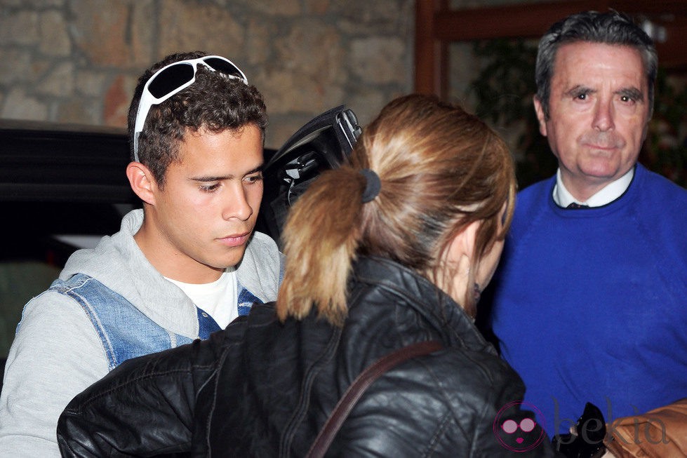 José Fernando ingresa en un centro de rehabilitación acompañado por José Ortega Cano