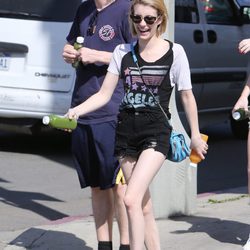 Emma Roberts y Evan Peters de compras por Los Angeles