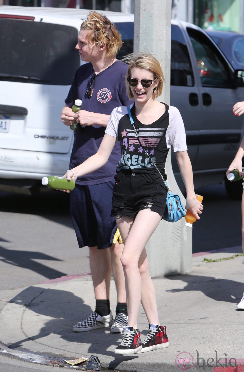Emma Roberts y Evan Peters de compras por Los Angeles