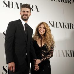 Gerard Piqué y Shakira en la presentación del disco 'Shakira'