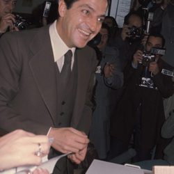 Adolfo Suárez votando en las elecciones de 1977