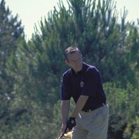 Adolfo Suárez jugando al golf