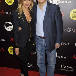 Ramón García y Patricia Cerezo en el estreno de 'La Hermandad'