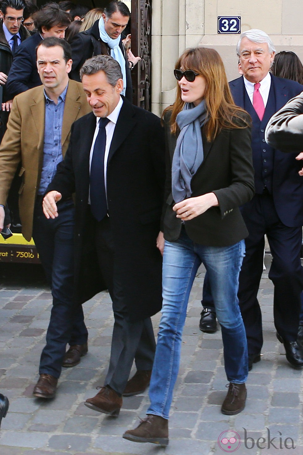 Nicolas Sarkozy y Carla Bruni tras votar en las elecciones municipales
