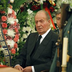 El Rey Juan Carlos en la capilla ardiente de Adolfo Suárez