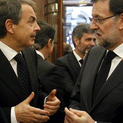 José Luis Rodríguez Zapatero y Mariano Rajoy en la capilla ardiente de Adolfo Suárez