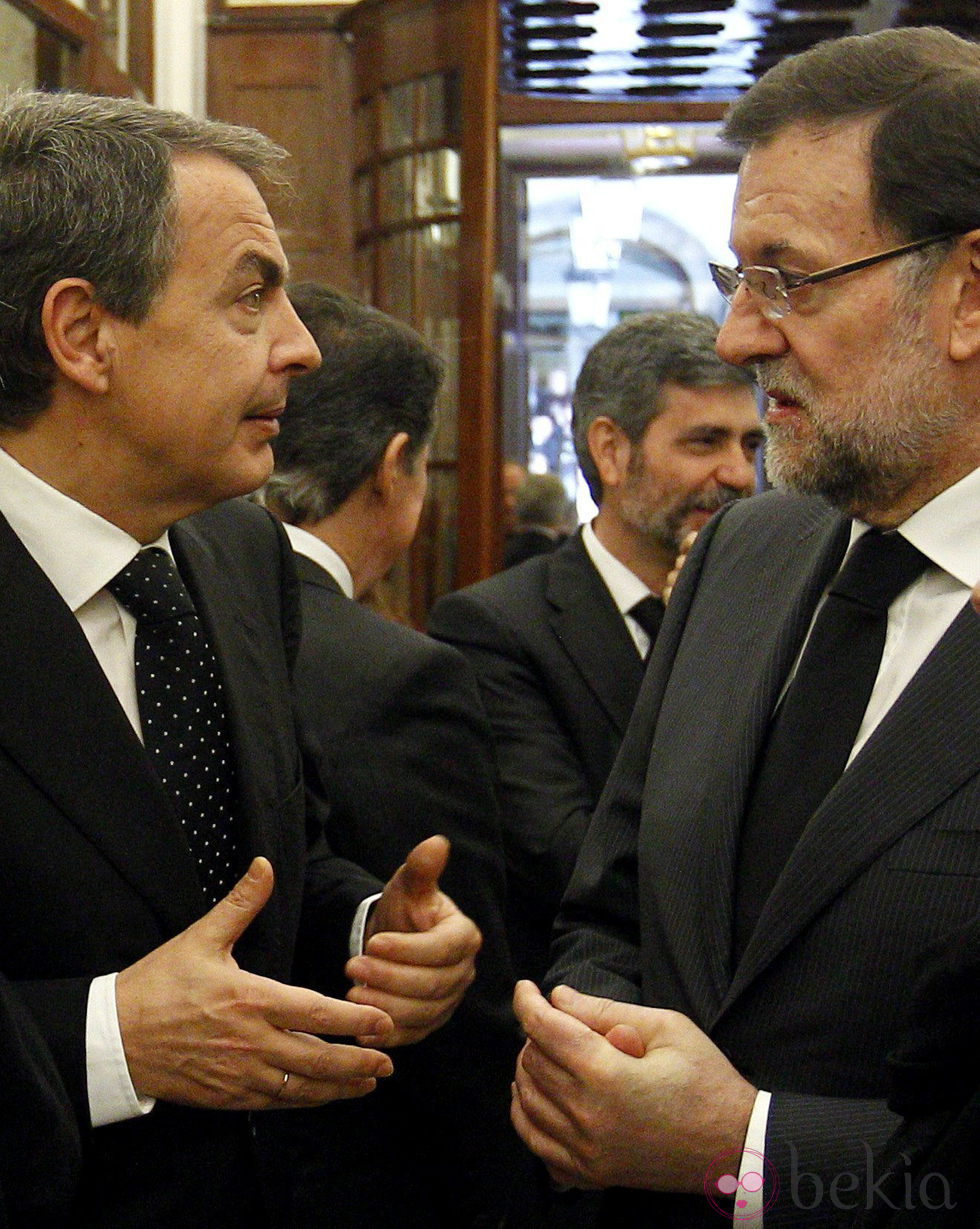 José Luis Rodríguez Zapatero y Mariano Rajoy en la capilla ardiente de Adolfo Suárez
