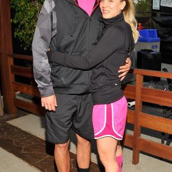 Kaley Cuoco y Ryan Sweeting en un partido de tenis benéfico