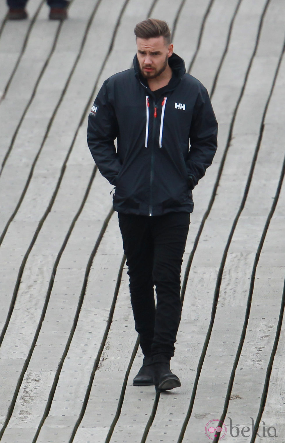 Liam Payne pasea en el descanso del rodaje de su nuevo videoclip