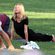 Heidi Klum haciendo yoga en un parque de Nueva York