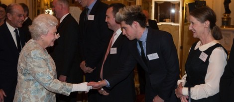 La Reina Isabel y el Duque de Edimburgo reciben a Niall Horan en Buckingham Palace
