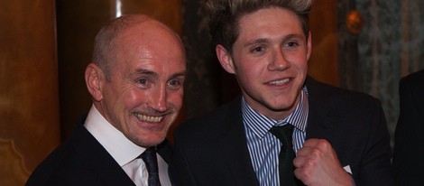 Barry McGuigan y Niall Horan en una recepción en Buckingham Palace