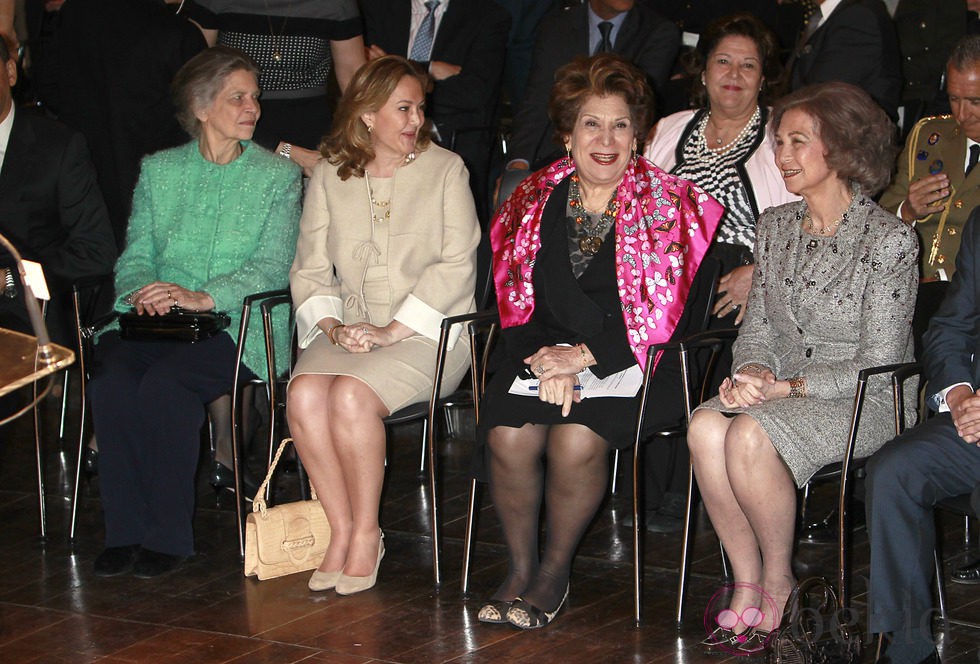 La Princesa Irene y la Reina Sofía junto a las princesas jordanas en la inauguración de una exposición
