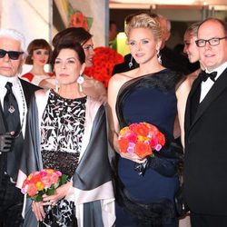 Karl Lagerfeld, Carolina de Mónaco, Charlene de Mónaco y Alberto de Mónaco en el Baile de la Rosa 2014