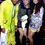 Pharrel Williams, Kaley Cuoco y Selena gomez en los Kids Choice Awards 2014