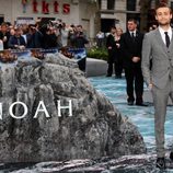 Douglas Booth en el estreno de 'Noé' en Londres