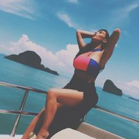 Kim Kardashian posa en bikini y pareo en Tailandia