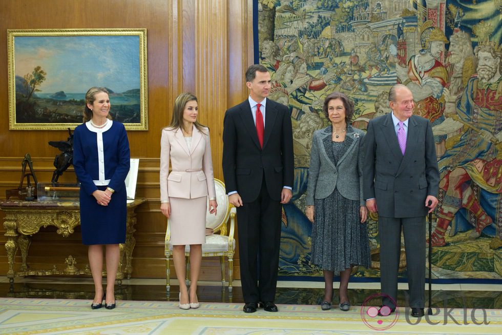 Los Reyes, los Príncipes Felipe y Letizia y la Infanta Elena en la entrega de la Gran Cruz del Mérito Deportivo