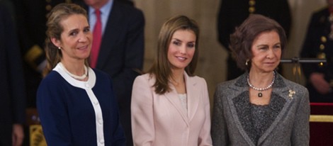 La Infanta Elena, la Princesa Letizia y la Reina Sofía en la entrega del Toisón de Oro a Enrique V. Iglesias