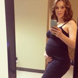 Alyssa Milano enseña su embarazo vía Instagram
