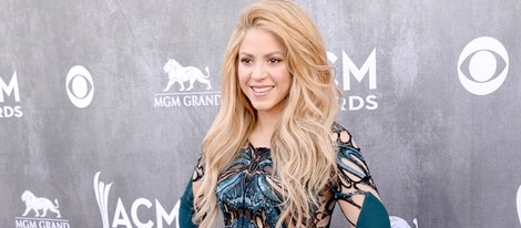 Shakira en la alfombra roja de los CMA 2014
